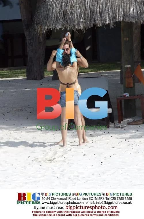 Dannii Minogue Relaxing with Boyfriend in Mauritius