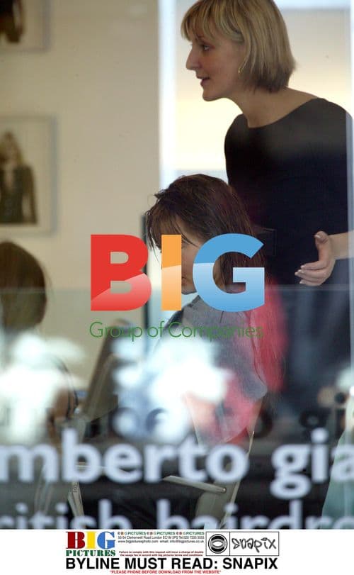 Ellie Goulding arrives at the Grammy Awards