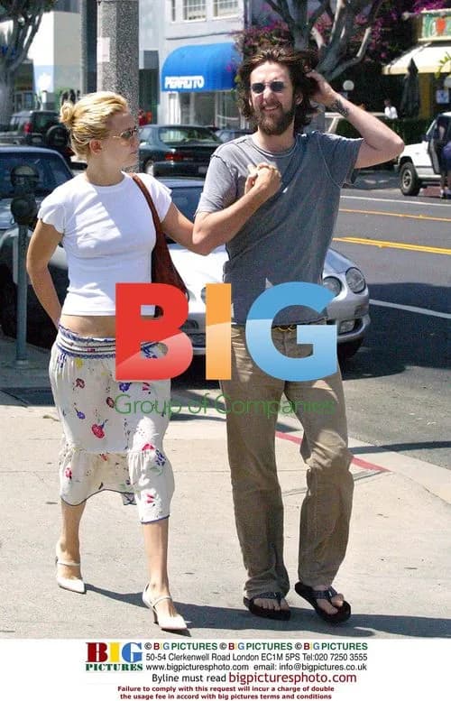 Pregnant Kate Hudson with husband