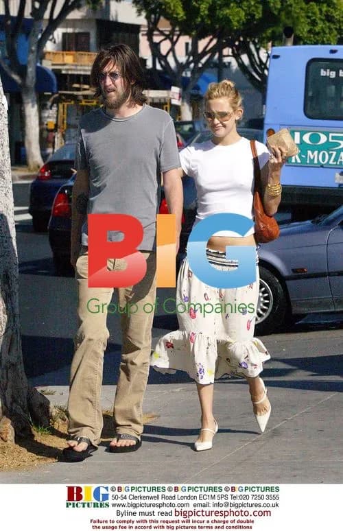 Pregnant Kate Hudson & Chris Robertson