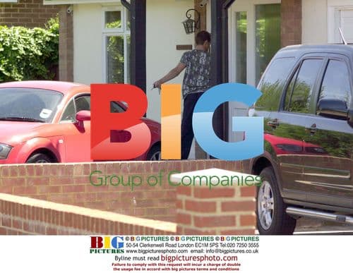 ACTOR JACK RYDER RETURNS HOME FROM GROCERY SHOPPING