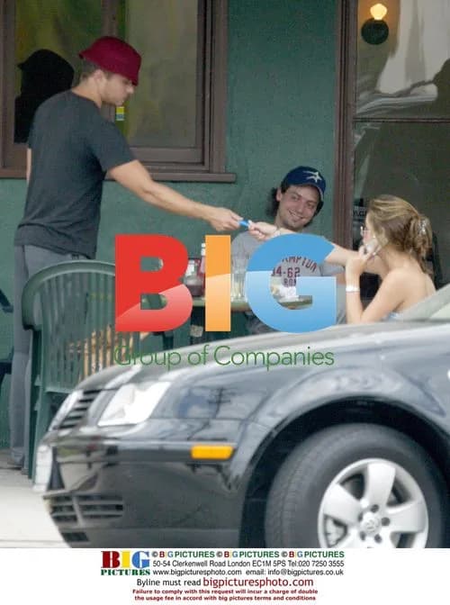 Ryan Phillippe Lunching with Friends