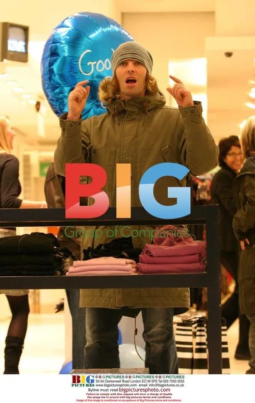 Liam Gallagher and Nicole Appleton Shopping