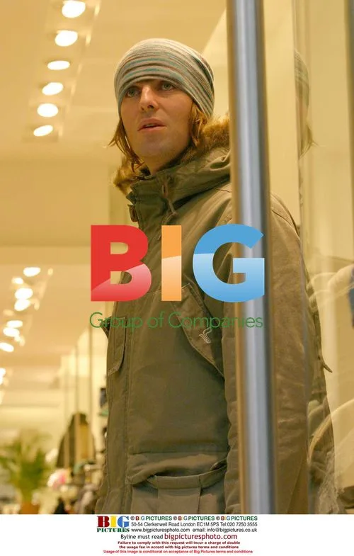 Liam Gallagher and Nicole Appleton Shopping