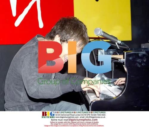 Singer Jamie Cullum signs new album