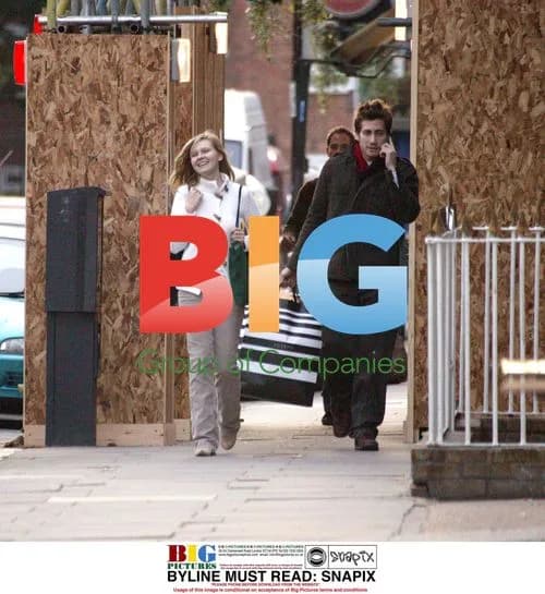 Kirsten Dunst and Jake Gyllenhaal Shopping in Knightsbridge