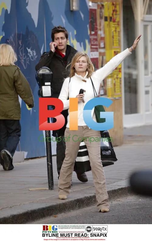 Kirsten Dunst and Jake Gyllenhaal Shopping in London