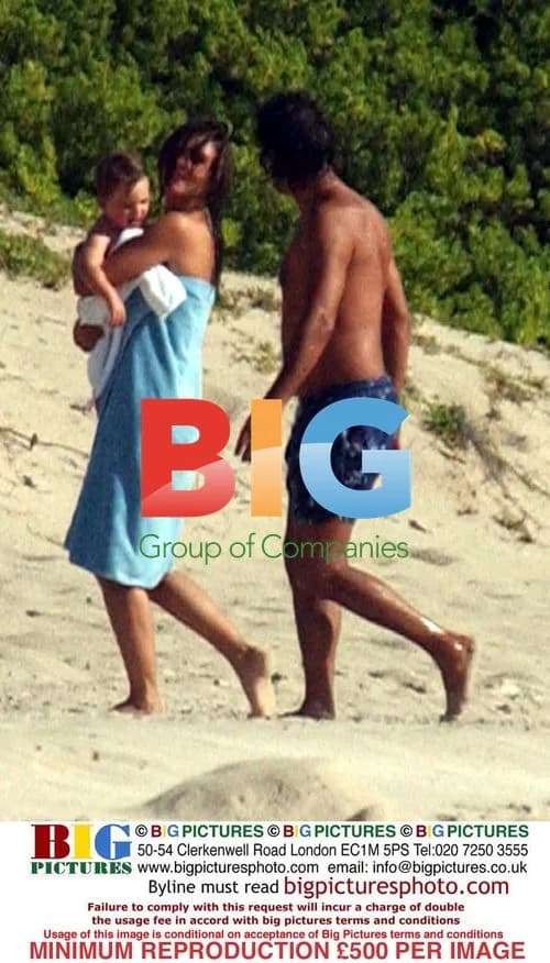 Elizabeth Hurley On Vacation with Boyfriend