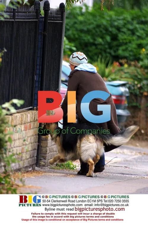 Jessie Wallace Walking Dog in London