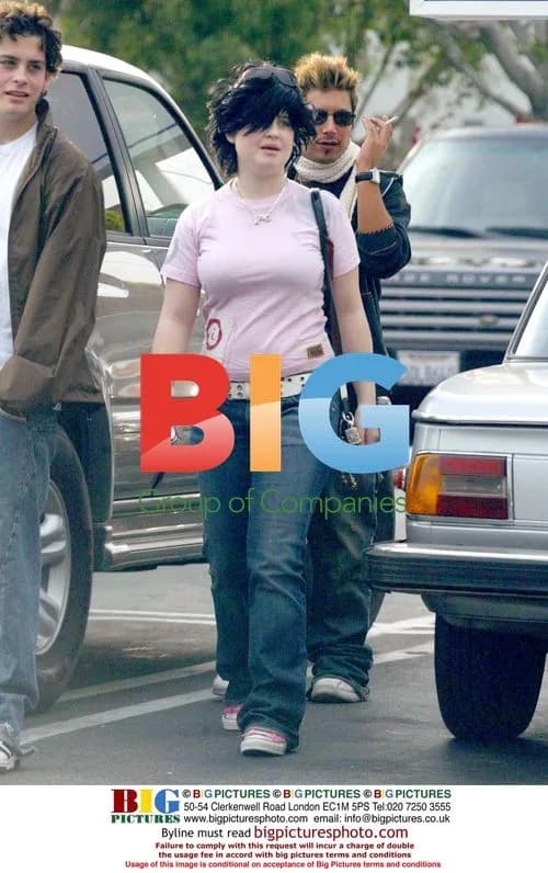 Kelly Osbourne out with friends
