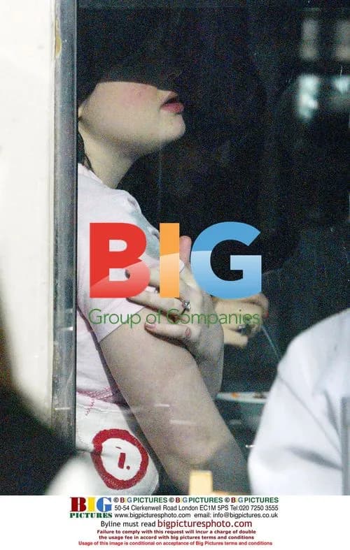 Kelly Osbourne at Hamburger Restaurant