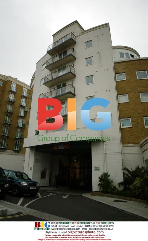 Michelle Williams and Busy Philipps at Vanity Fair Oscar Party