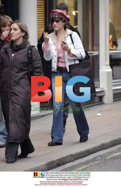 Kelly Brook Out Shopping in London