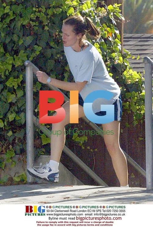 Jennifer Garner Stair Climbing
