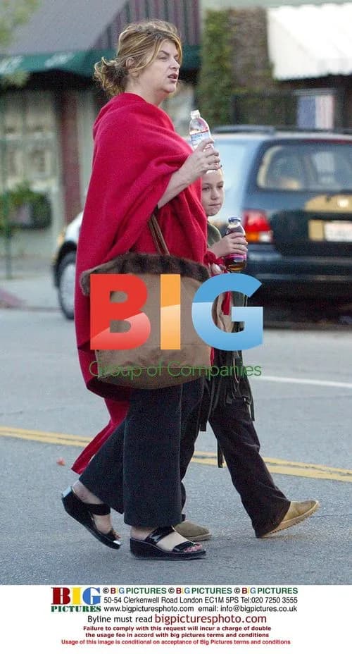 Kirsty Alley and daughter shopping