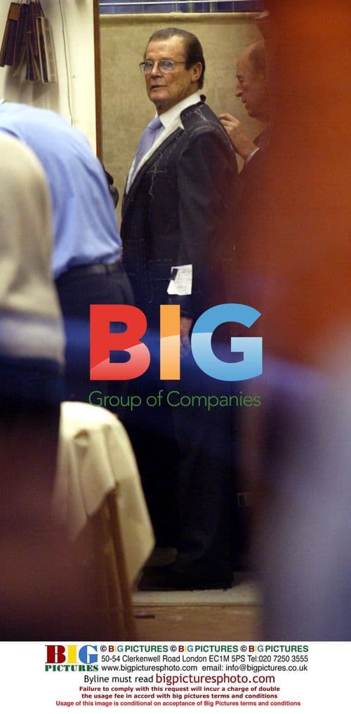 Bella Hadid Arrives at Fendi Fashion Show