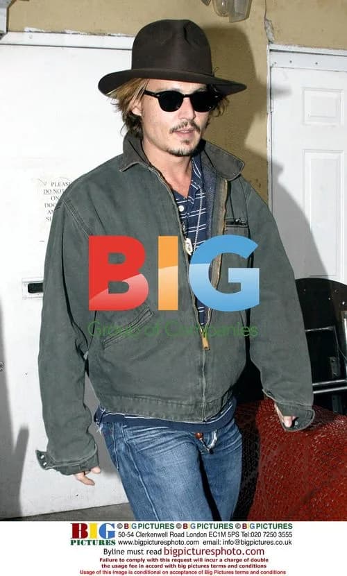 Johnny Depp Leaving Restaurant
