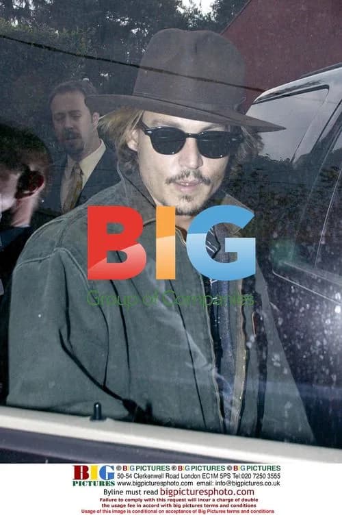 Johnny Depp Leaving Restaurant