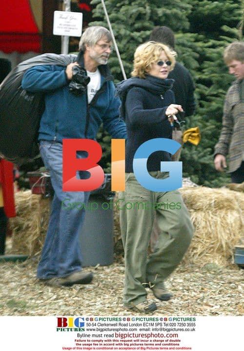 Meg Ryan buys Christmas tree