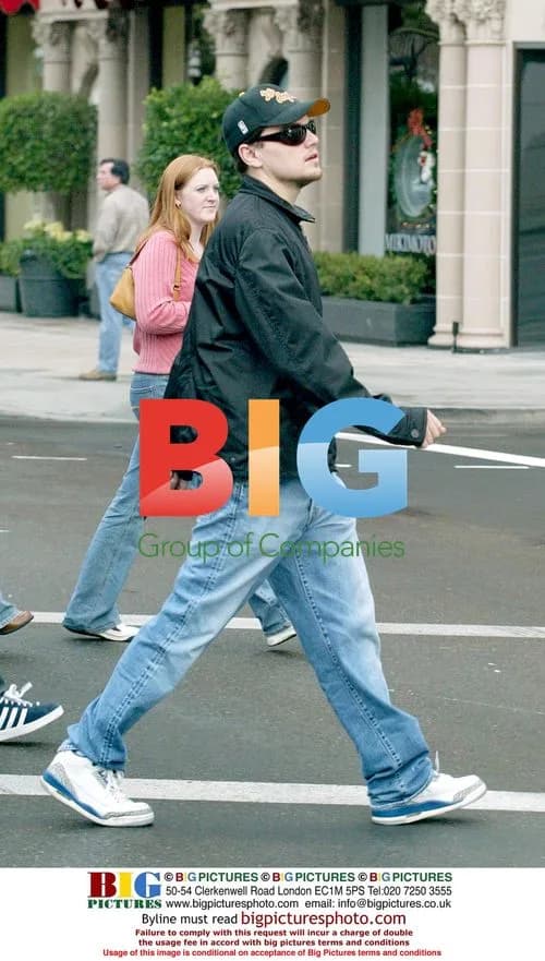 Leonardo DiCaprio shopping