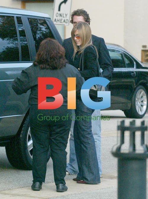 Jennifer Aniston Leaving Department Store