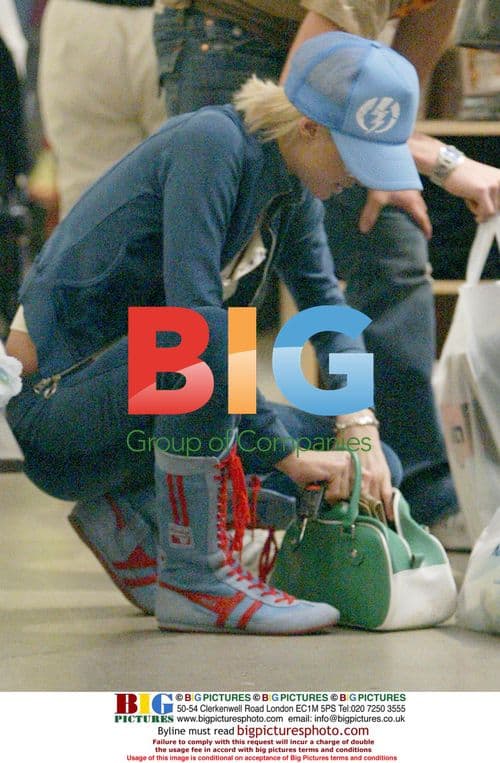 Paris Hilton Christmas Shopping