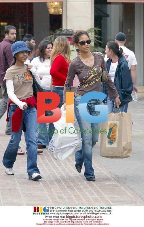 Halle Berry & Daughter Holiday Shopping