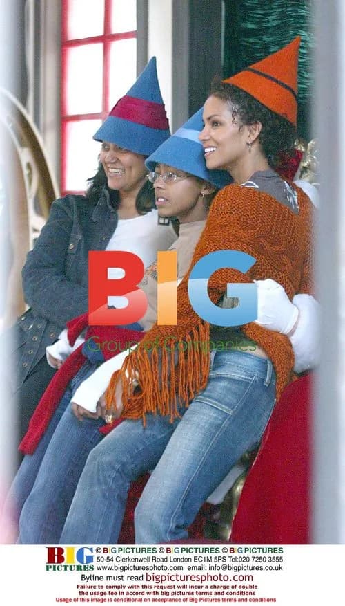 Halle Berry Christmas Shopping