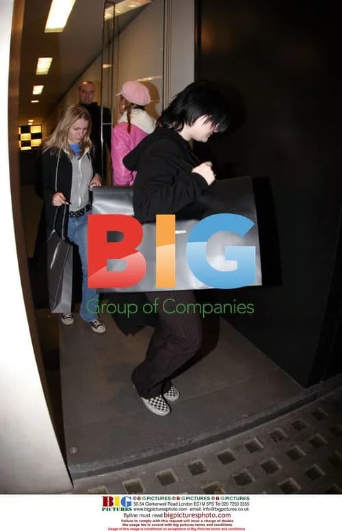 Kelly Osbourne Shopping in London