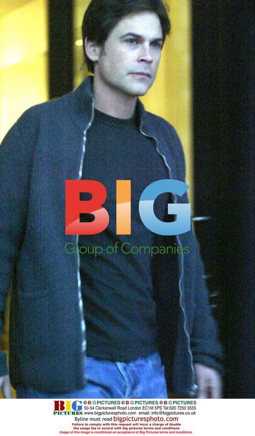 Rob Lowe gets business card from stranger