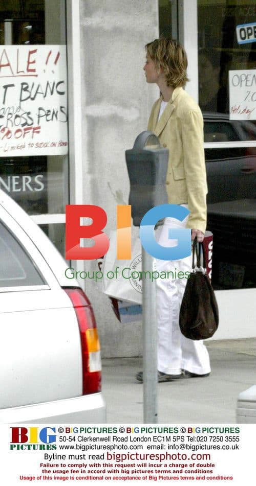 Calista Flockhart Christmas Shopping