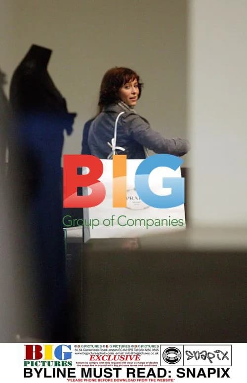 Jennifer Love Hewitt Spotted Shopping in London
