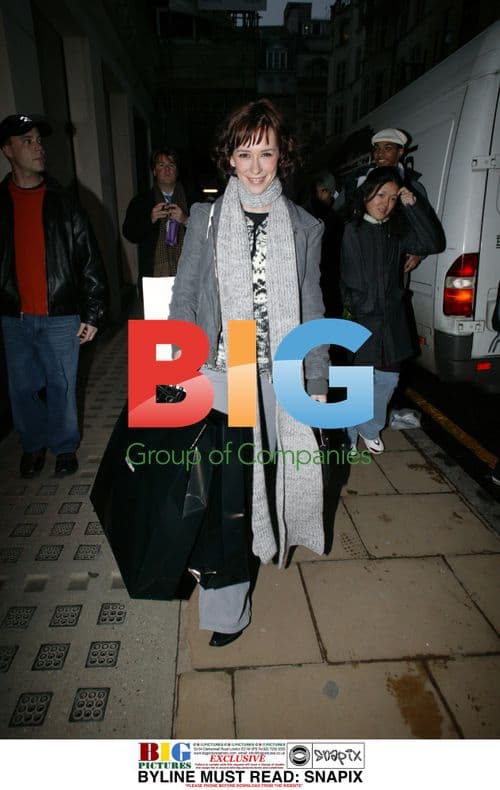 Jennifer Love Hewitt Shopping in West London