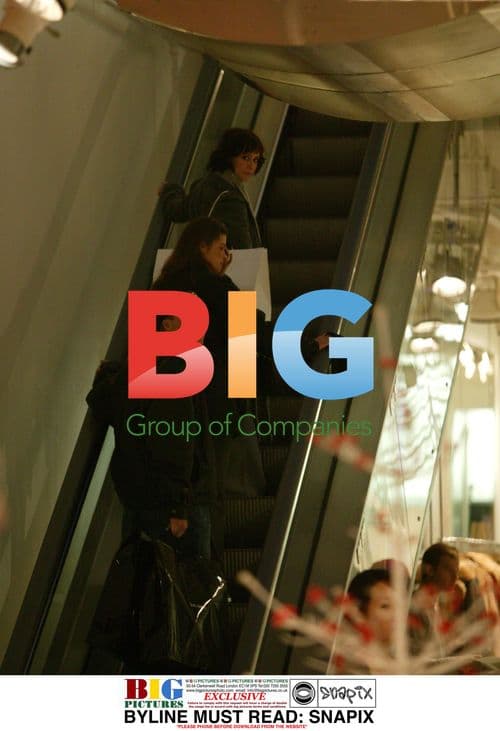 Jennifer Love Hewitt Out Shopping in London