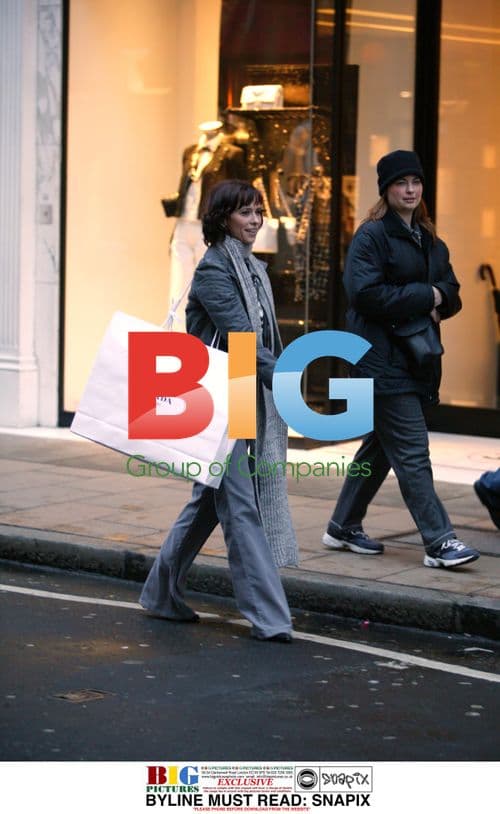 Jennifer Love Hewitt Spotted Shopping in London
