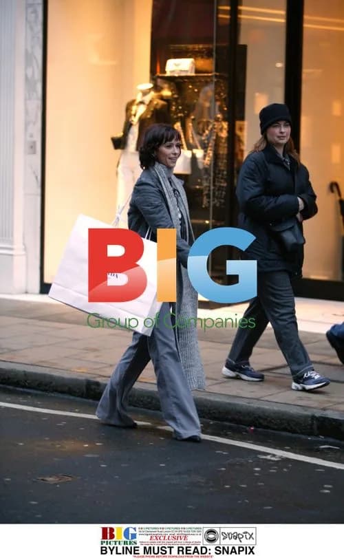 Jennifer Love Hewitt Spotted Shopping in London