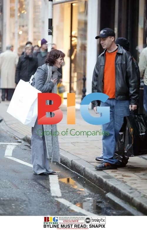Jennifer Love Hewitt Afternoon Shopping in London
