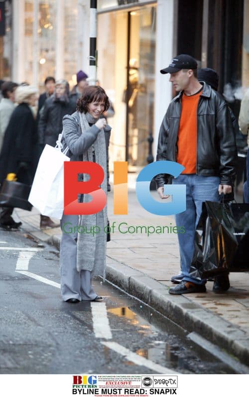 Jennifer Love Hewitt goes shopping in West London