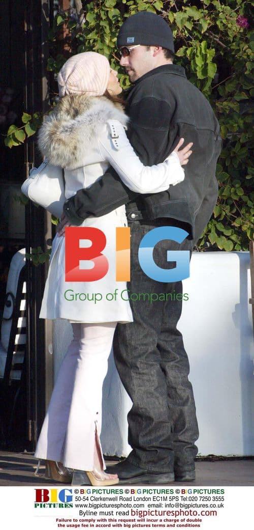 J-Lo and Ben Affleck have lunch and shop