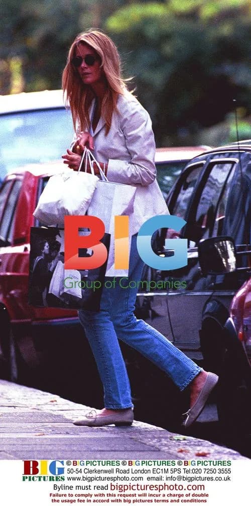 Elle McPherson Shopping in London