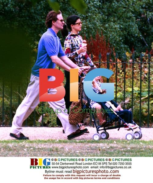 Kevin Kline and Phoebe Cates with Kids in London Park