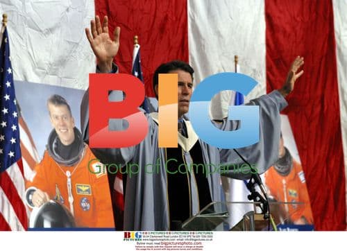 Rev. Schuller Holds Ceremony for Columbia Astronauts