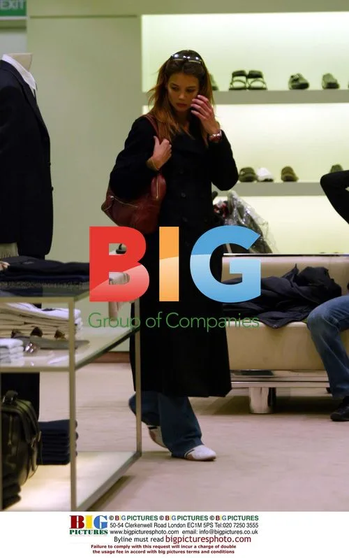 Katie Holmes Shopping in Knightsbridge