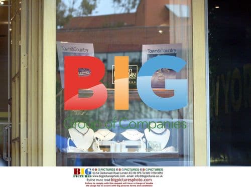 Robin Williams buying Valentine\'s gift