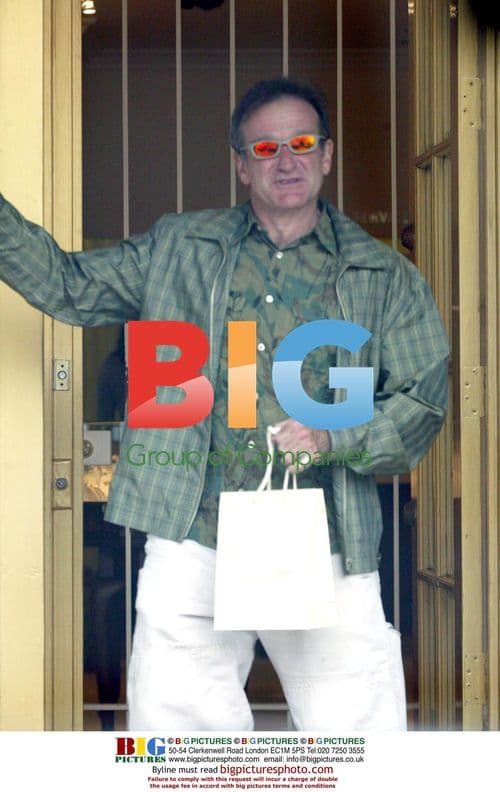 Robin Williams buying Valentine's gift