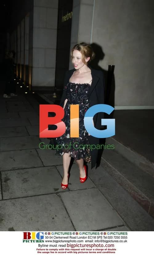 Kylie Minogue Dines Alone at Nabu Restaurant