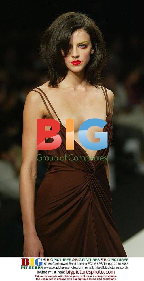 Britney Spears Performs at 2016 MTV VMA