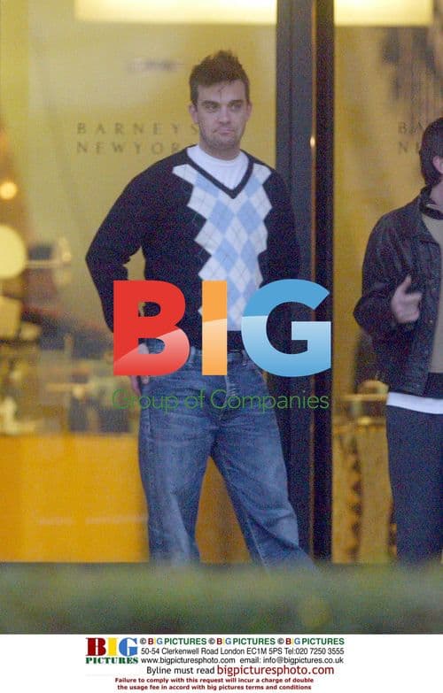 Robbie Williams with family in Beverly Hills