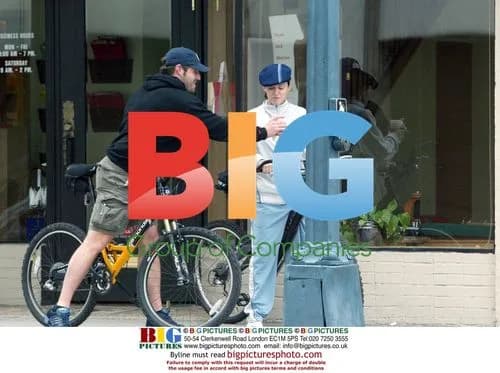 Madonna riding bike to Kabbalah Centre