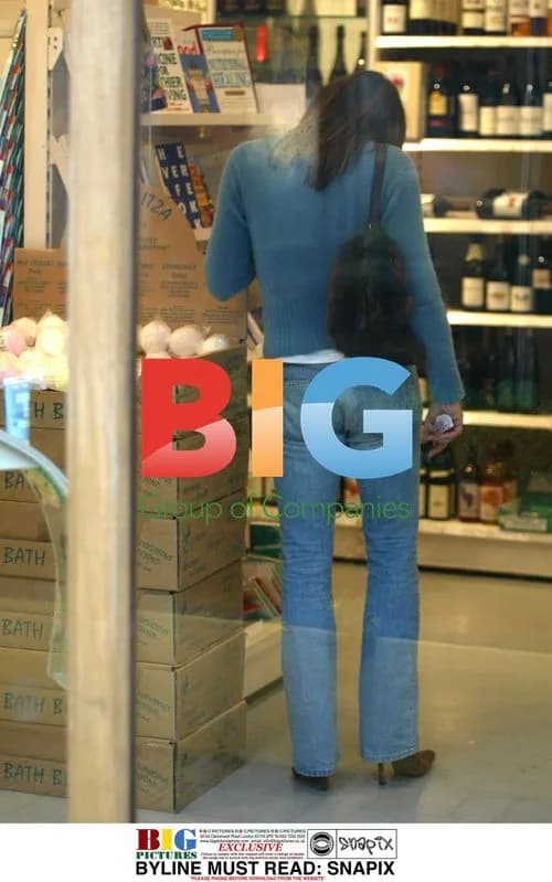 Liz Hurley Adjusting Trousers Before Shopping